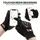 Czarne rękawice motocyklowe MotoGrip z czerwonymi akcentami, używane do obsługi smartfona z ekranem dotykowym.