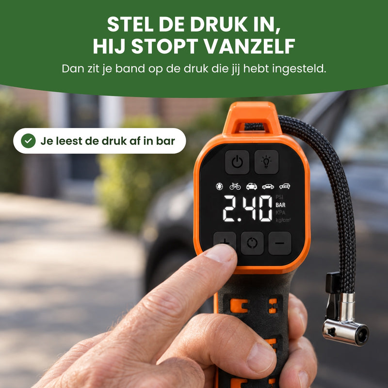Een vinger drukt op de plusknop van de PumpMax, het scherm toont 2.40 bar: stel de druk in, hij stopt vanzelf