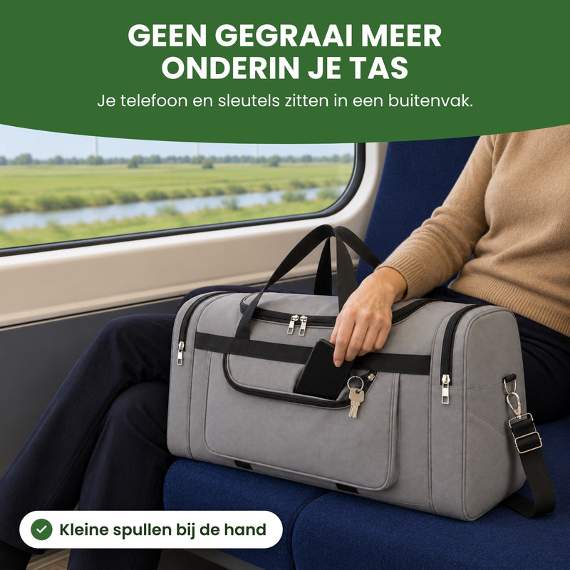 Grijze TrekMate reistas op een treinstoel, een hand pakt de telefoon uit het buitenvak met de sleutels: geen gegraai meer onderin je tas